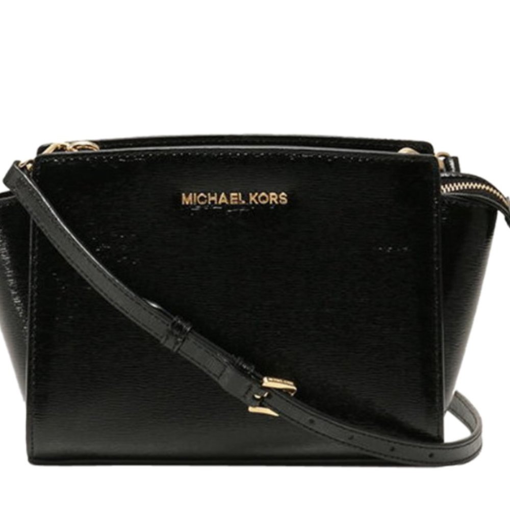 Like new Michael Kors black pocketbook